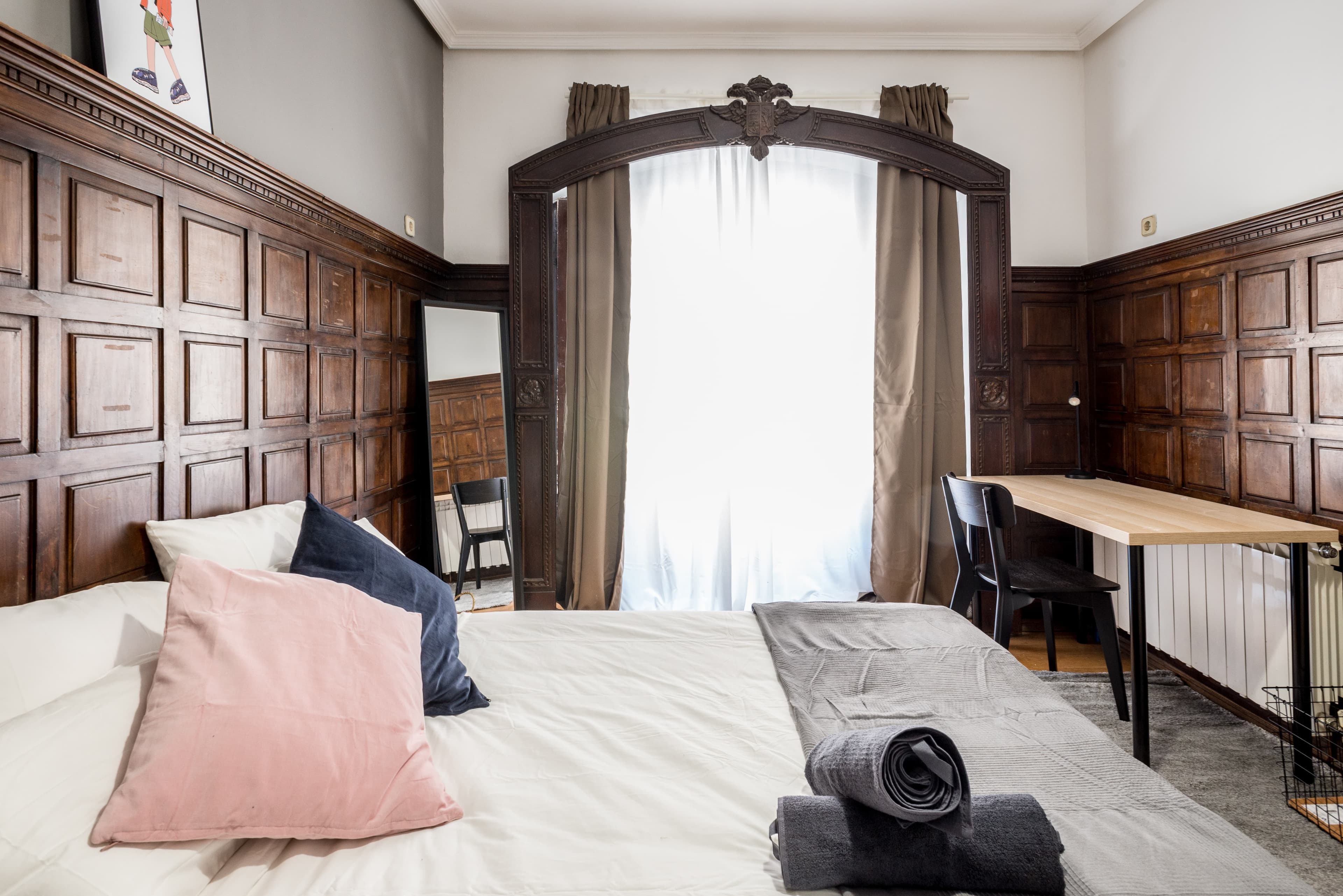 room-image