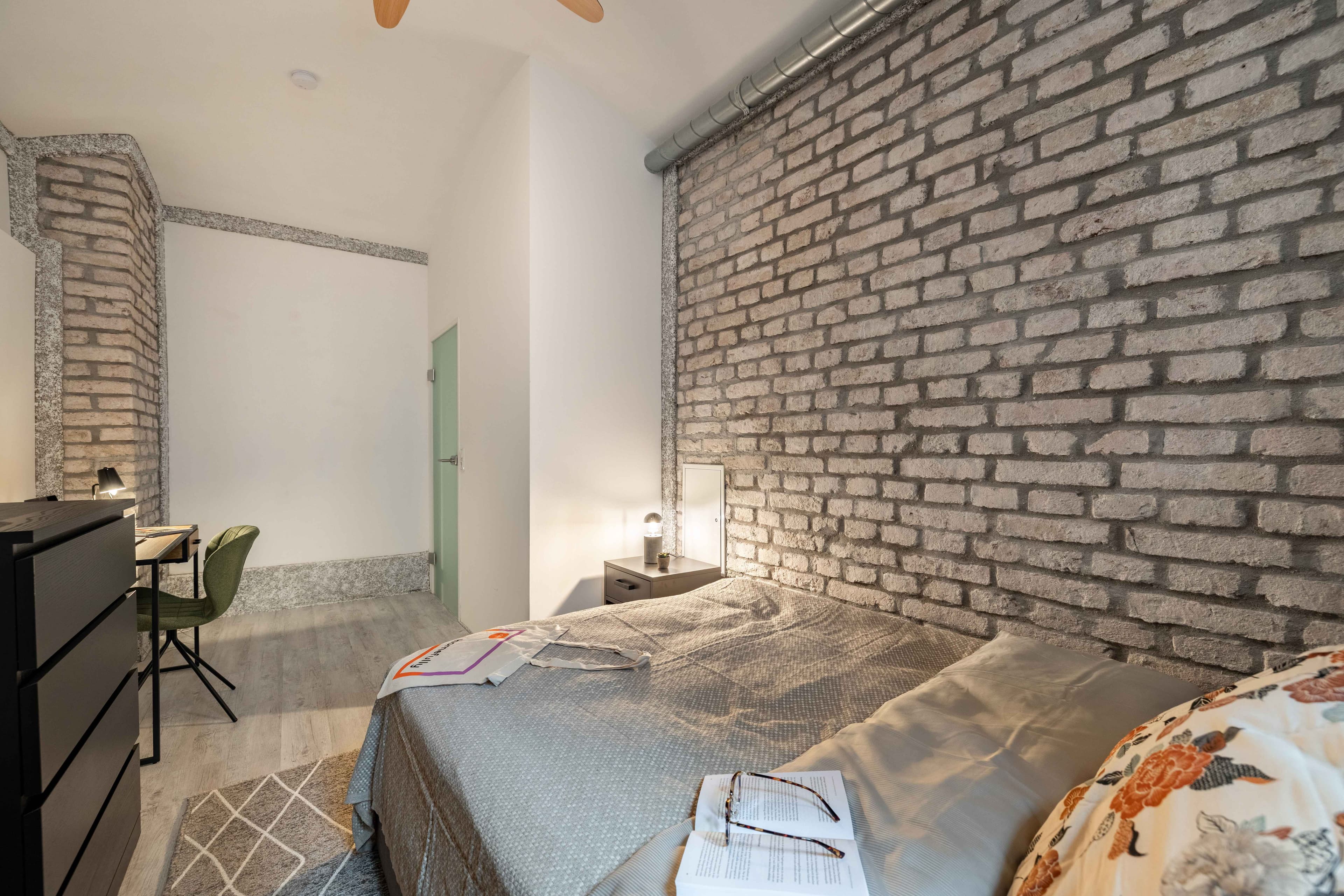 Picture of unit DE-02-004-006-03HF