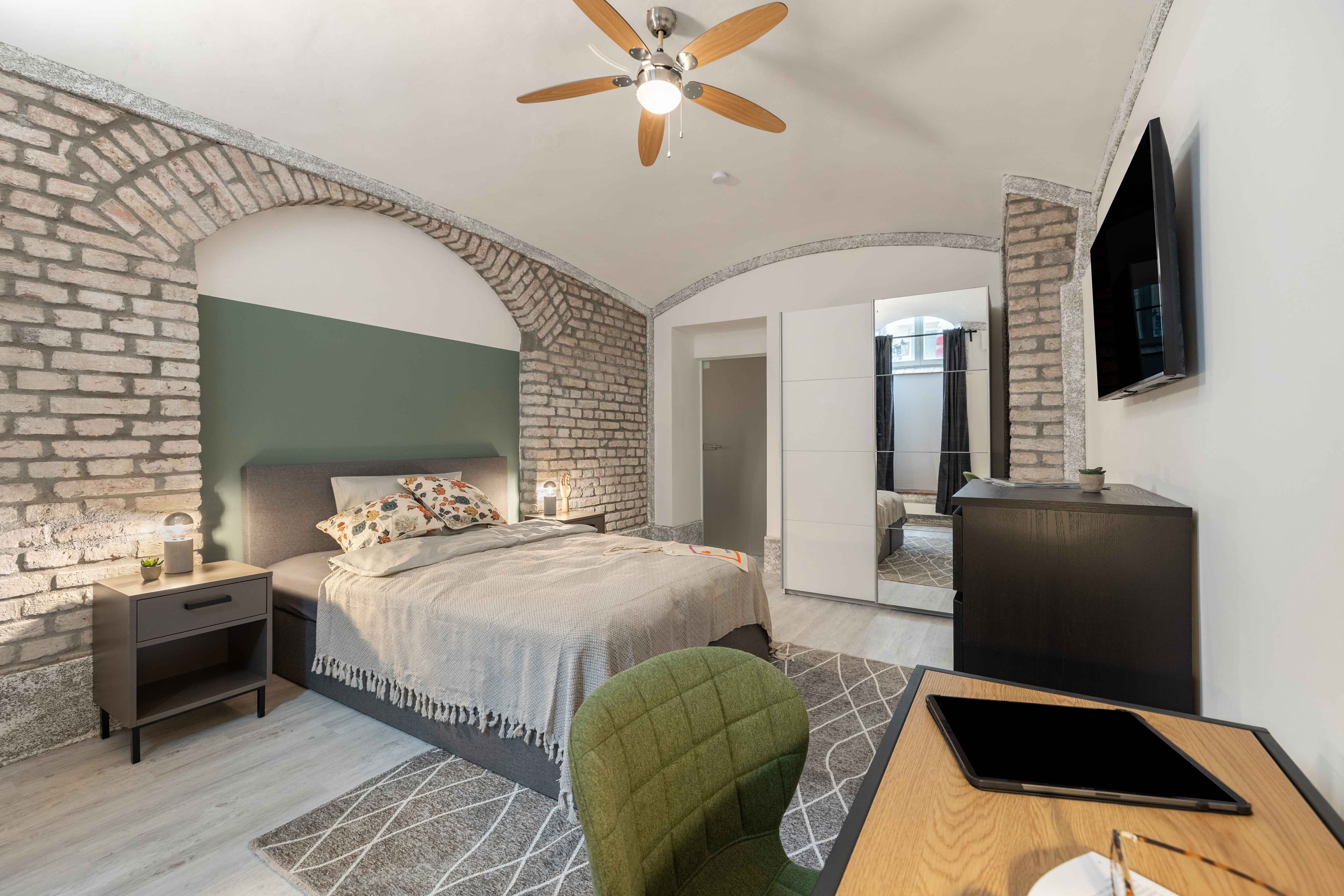 Picture of unit DE-02-004-006-04HF