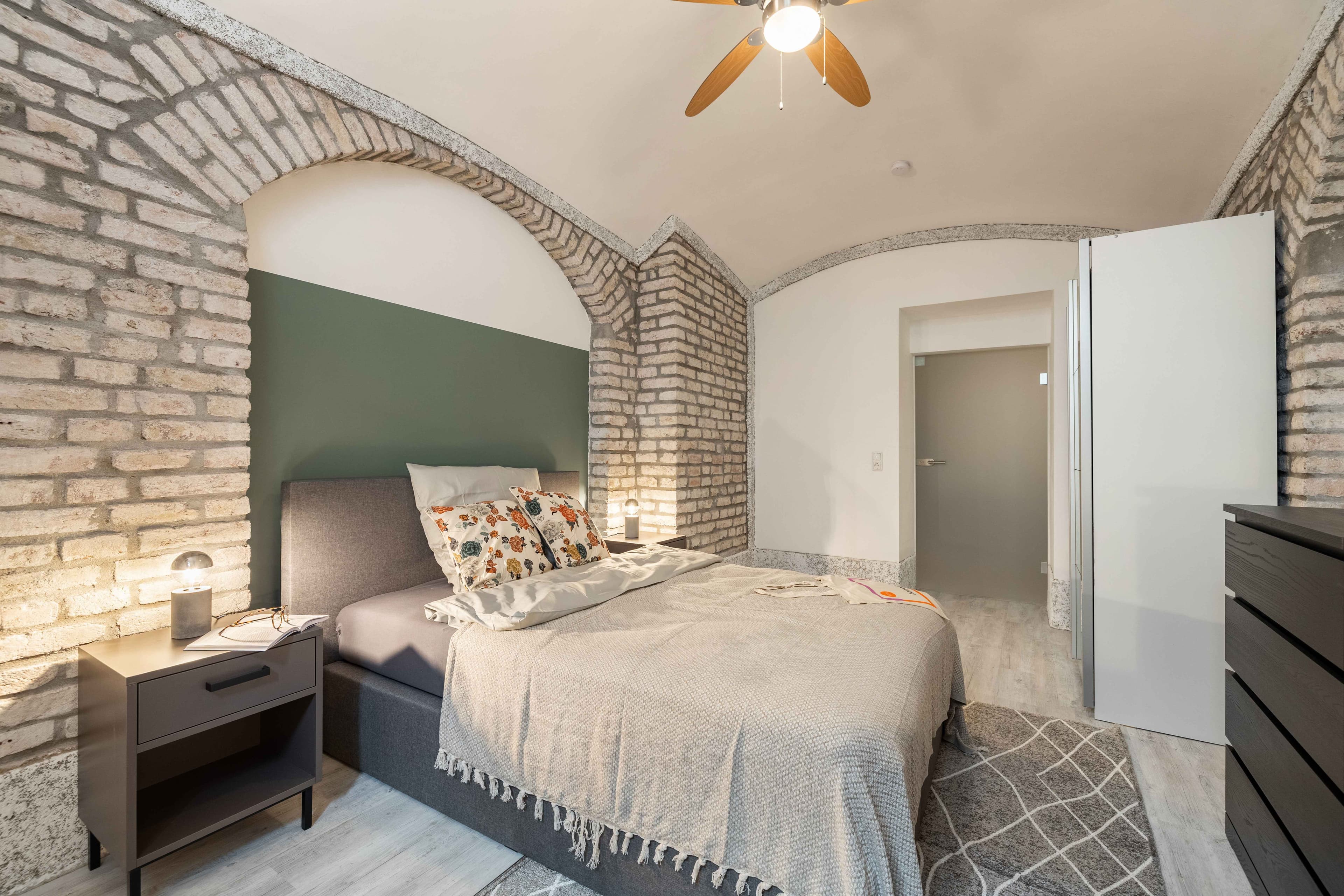 Picture of unit DE-02-004-006-05HF