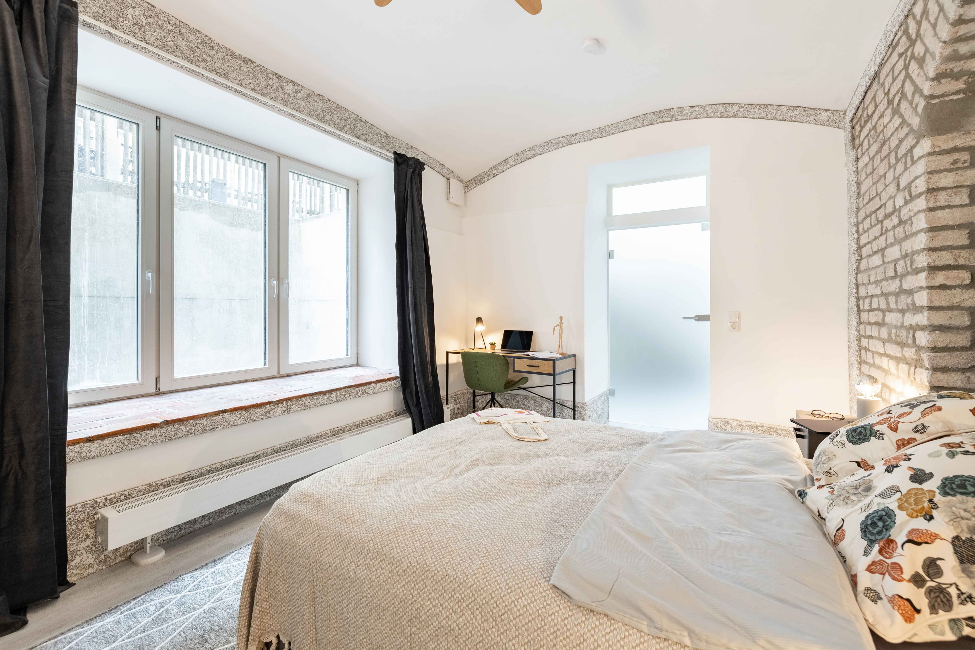 Picture of unit DE-02-004-006-07HF