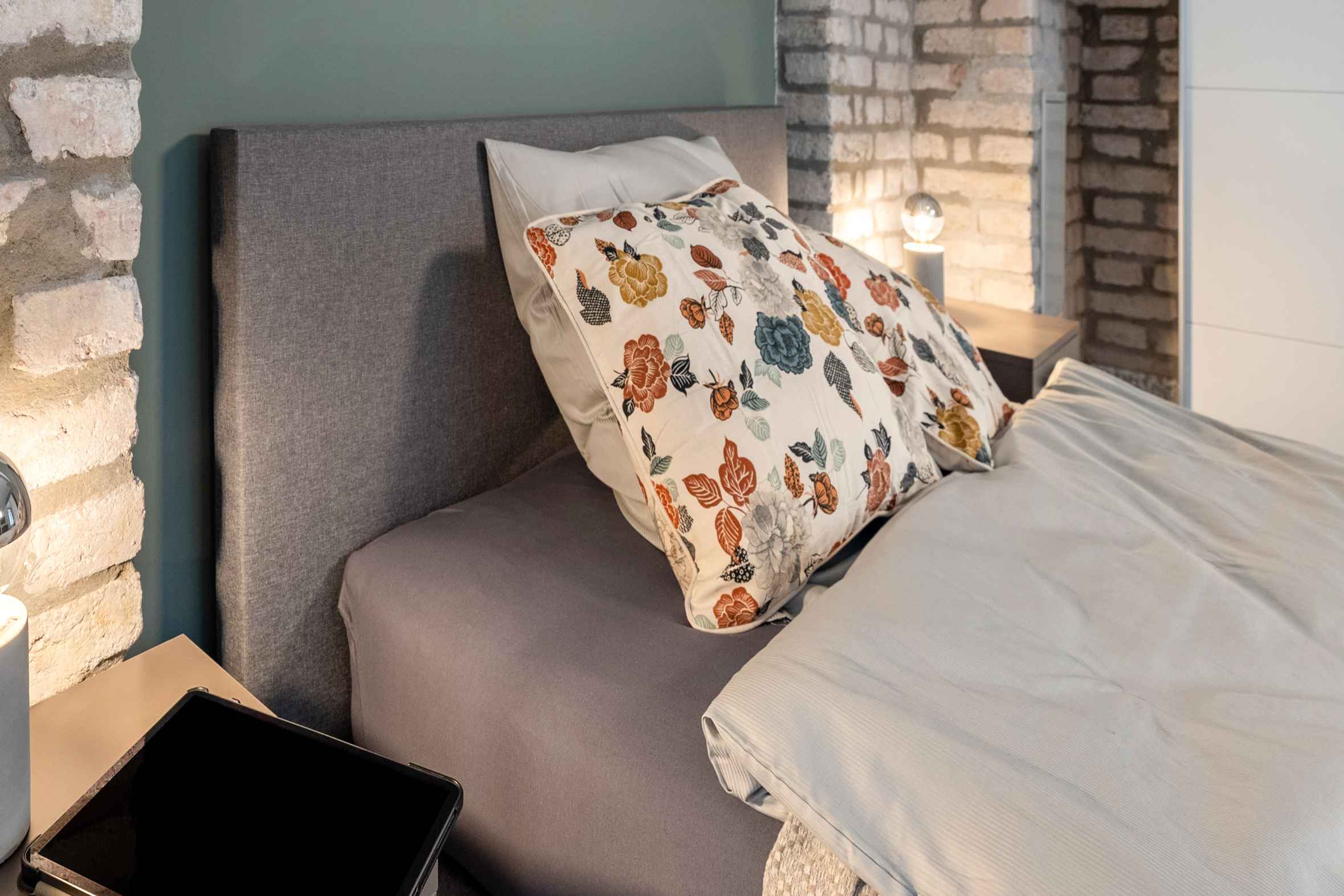 Picture of unit DE-02-004-006-07HF